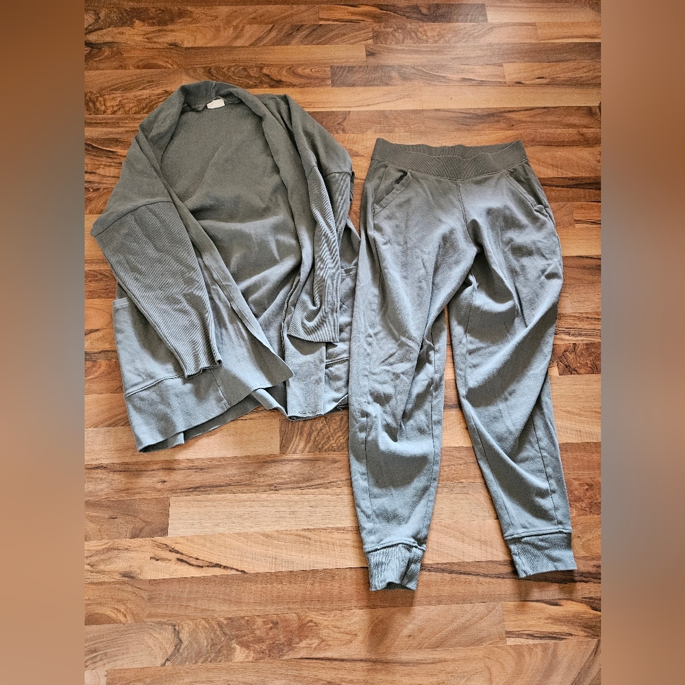 Pact Airplane Set Size Small